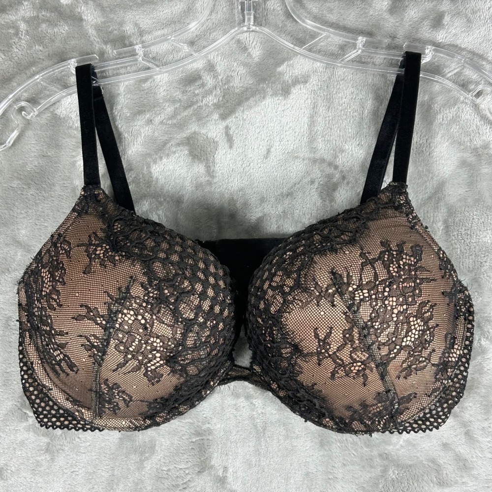 Victoria's Secret Bombshell Plunge Push Up Bra 38C Black Floral Lace Padded